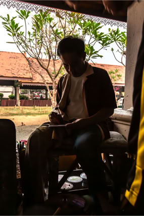 Fotoreportaż - Przy pracy. Fotografie ludzi przy pracy.