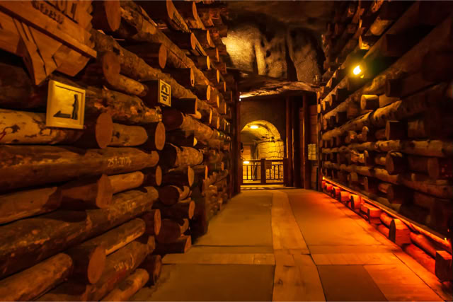 Korytarz w Wieliczce, Kopalnia Soli. Fotoreportaż - Krajobrazy, przyroda na świecie.