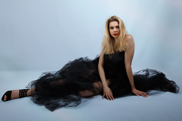 Stylizacyjna Sesja Fotograficzna. Portret Kobiety. Kobieca sesja zdjęciowa.